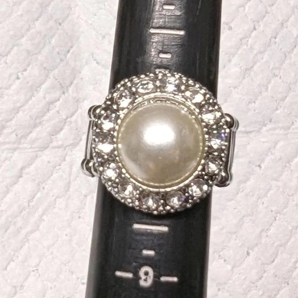 Faux Pearl Rhinestone Ring Stretch OSFM One Size Comfy Silver Tone New Round